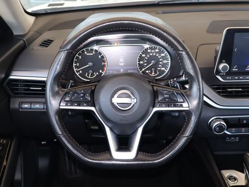 Used 2024 Nissan Altima 2.5 SR FWD image 17