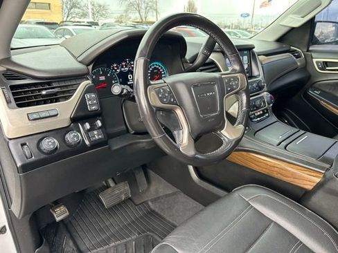 Used 2020 GMC Yukon XL Denali w/ Denali Premium Package image 26