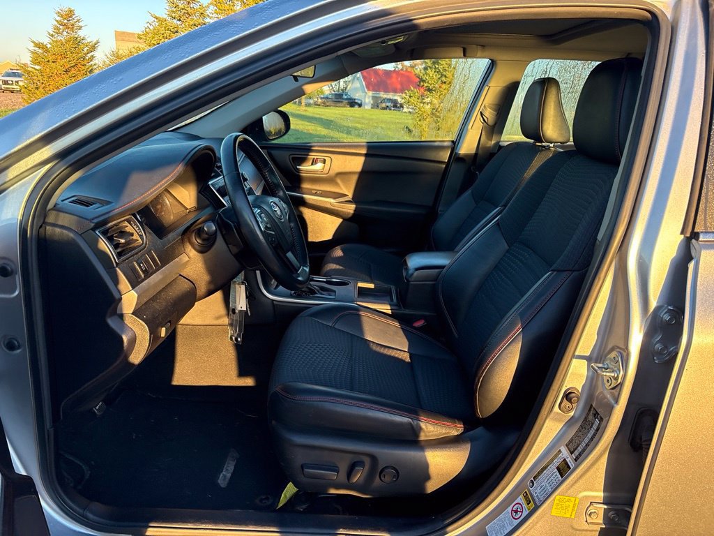 Used 2015 Toyota Camry SE w/ Moonroof Package FWD image 14