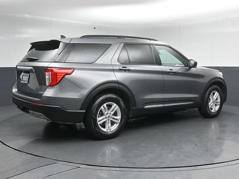Certified 2021 Ford Explorer XLT w/ Equipment Group 202A AWD/4WD image 7