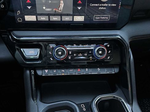 Used 2024 GMC Sierra 2500 AT4 w/ AT4 Premium Plus Package image 29