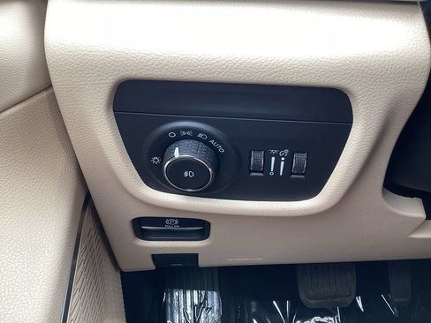 Used 2023 Jeep Grand Cherokee L Limited w/ Trailer Tow Package AWD/4WD image 28
