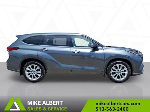 Used 2022 Toyota Highlander Limited AWD/4WD image 8
