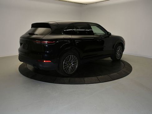 Certified 2023 Porsche Cayenne Platinum Edition AWD/4WD image 7