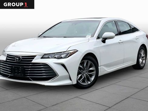 Used 2019 Toyota Avalon XLE w/ Moonroof Package FWD image 1