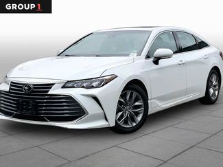 Used 2019 Toyota Avalon XLE w/ Moonroof Package FWD video 1