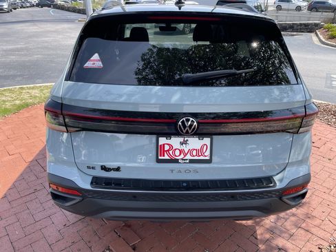New 2026 Volkswagen Taos SE FWD image 5