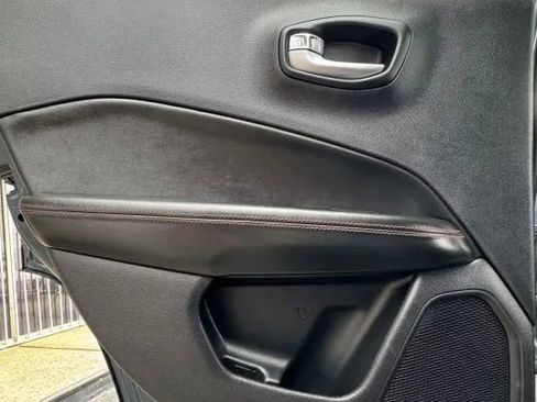 Used 2017 Jeep Compass Trailhawk image 22