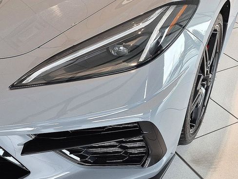 Used 2025 Chevrolet Corvette Stingray Premium Conv w/ Z51 Performance Package RWD image 9