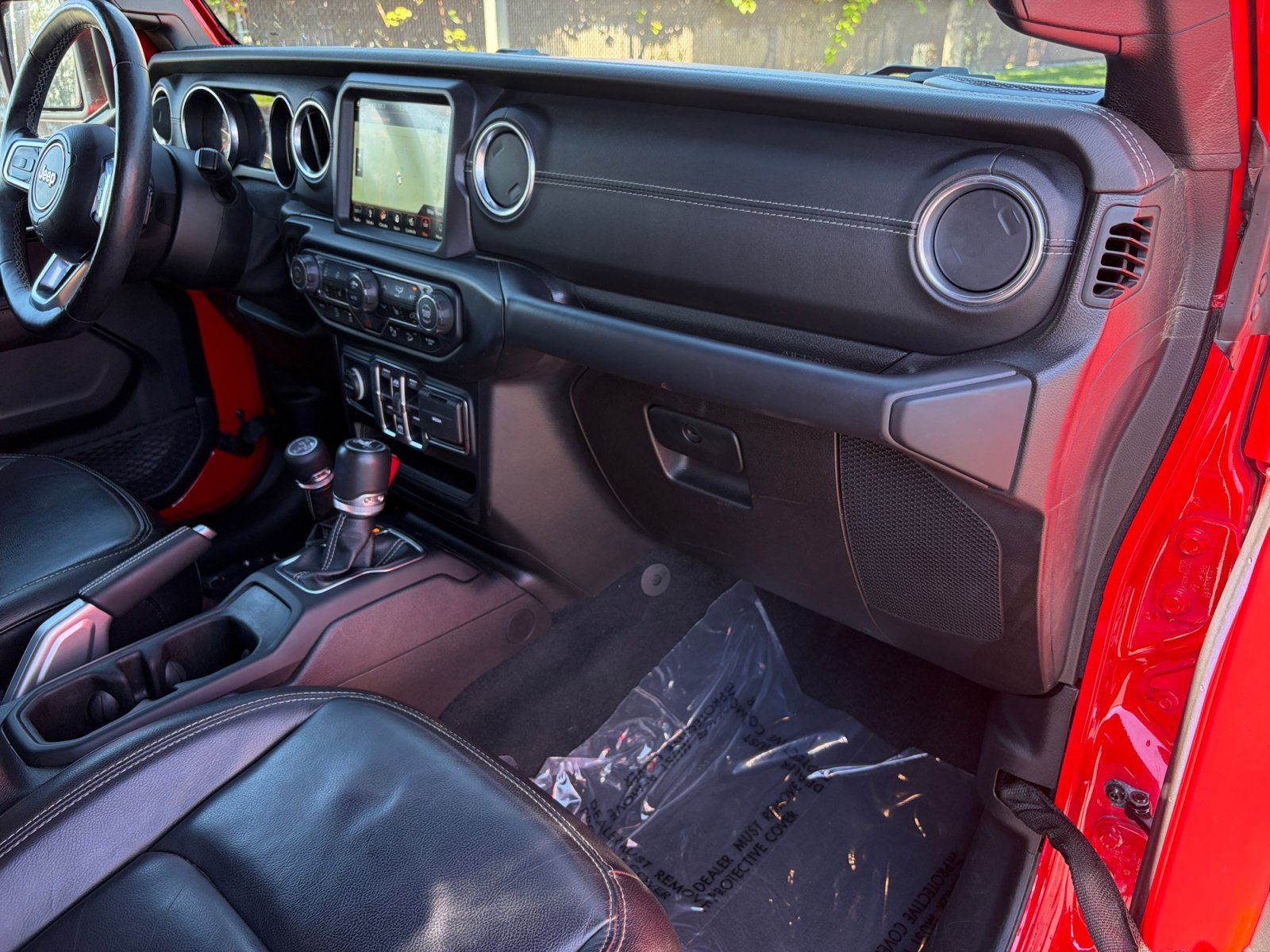 Used 2019 Jeep Wrangler Unlimited Sahara w/ Dual Top Group AWD/4WD image 28