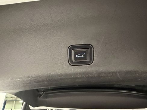 Used 2022 GMC Yukon SLT w/ SLT Luxury Package image 37