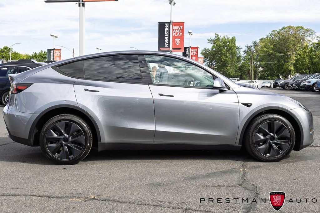 Used 2025 Tesla Model Y Long Range AWD/4WD image 22