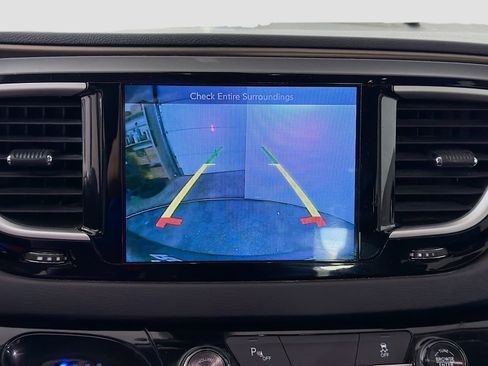 Used 2017 Chrysler Pacifica Touring-L image 17