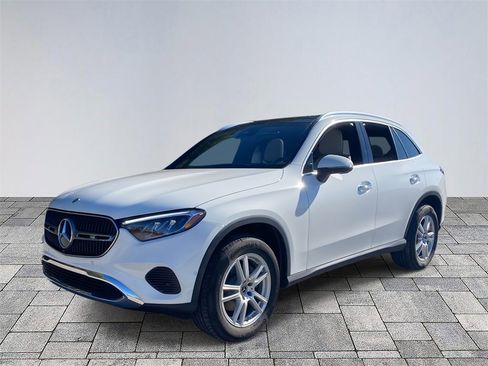 Used 2025 Mercedes-Benz GLC 300 image 3