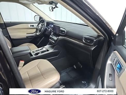 Used 2023 Ford Explorer Limited image 18