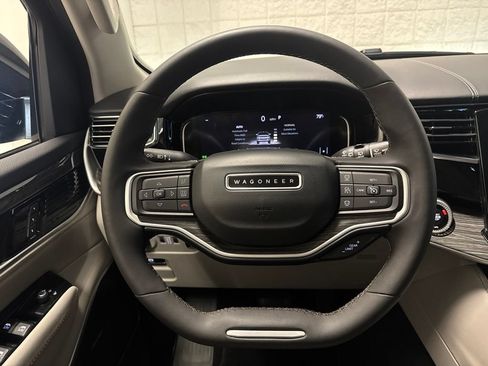 Used 2022 Jeep Wagoneer Series III AWD/4WD image 24