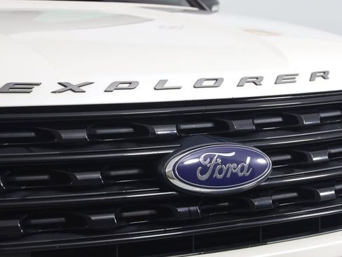 Used 2017 Ford Explorer Sport w/ Equipment Group 401A AWD/4WD image 21