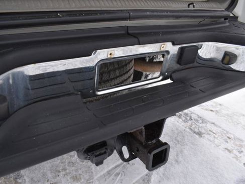 Used 2003 Chevrolet Suburban Z71 image 14