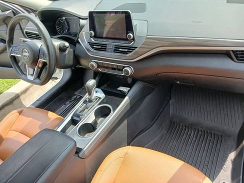 Used 2023 Nissan Altima 2.5 SV FWD image 41