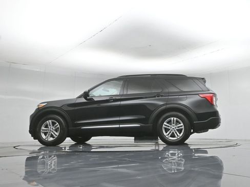 Used 2024 Ford Explorer XLT w/ Equipment Group 202A RWD image 57