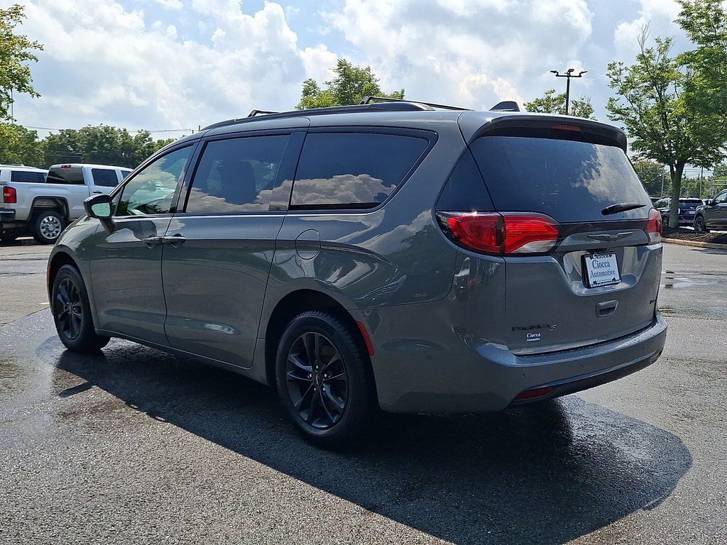 Used 2020 Chrysler Pacifica Touring-L w/ Advanced Safetytec Group AWD/4WD image 7