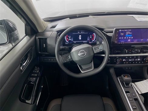 New 2026 Nissan Pathfinder Platinum image 16