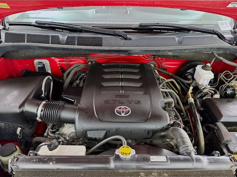 Used 2013 Toyota Tundra 4x4 CrewMax w/ SR5 Pkg image 10