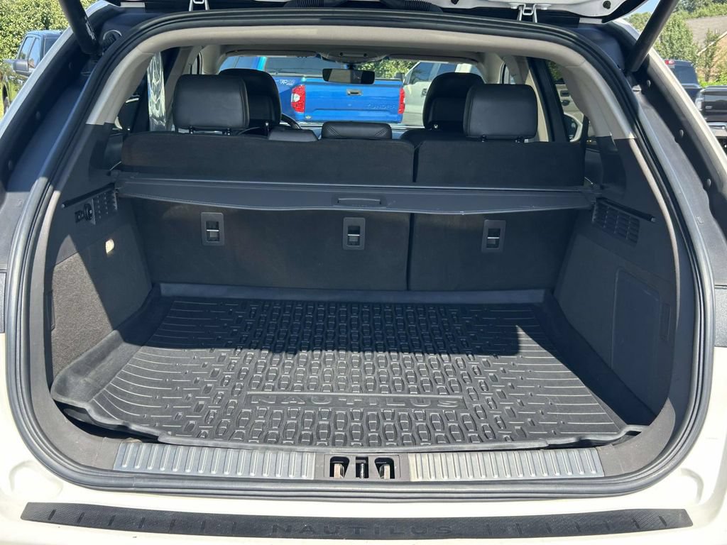 Used 2019 Lincoln Nautilus Reserve FWD image 12