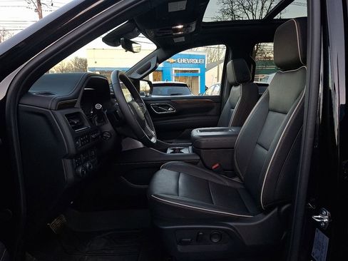 Used 2024 Chevrolet Suburban Premier w/ Premium Package image 14