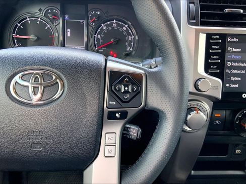 Used 2022 Toyota 4Runner SR5 Premium w/ Moonroof Package AWD/4WD image 25