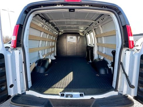 Used 2024 GMC Savana 2500 w/ Driver Convenience Package image 21