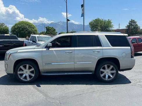 Used 2015 Cadillac Escalade Luxury AWD/4WD image 7