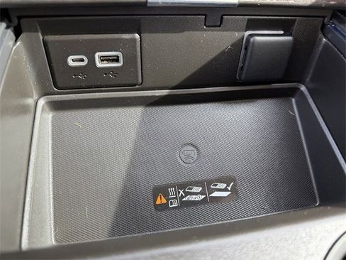 Used 2022 GMC Yukon XL Denali image 22