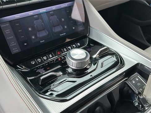 Used 2023 Jeep Grand Wagoneer L Series II w/ Premium Group II image 29