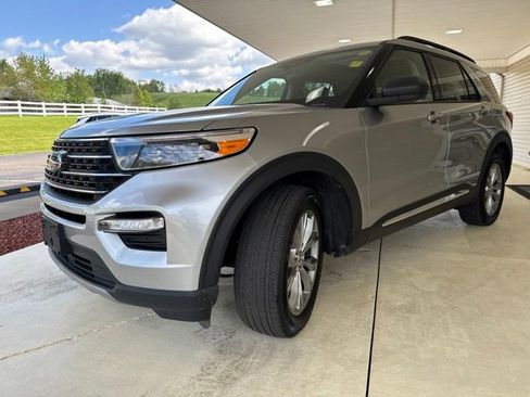 Used 2024 Ford Explorer XLT AWD/4WD image 7