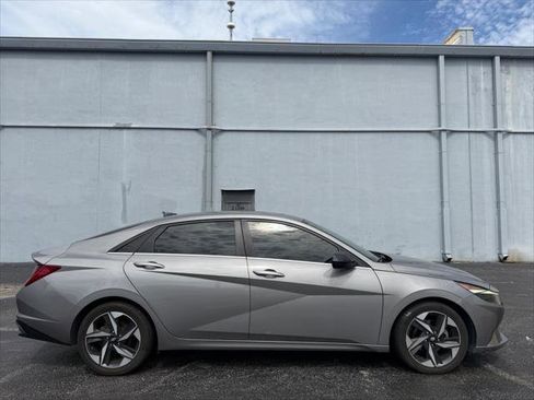 Used 2021 Hyundai Elantra SEL w/ Convenience + Premium Package FWD image 3