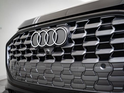 Used 2025 Audi Q5 Premium Plus w/ Premium Plus AWD/4WD image 3