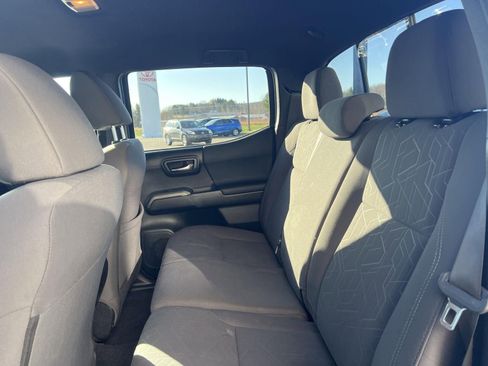 Used 2016 Toyota Tacoma TRD Sport image 24