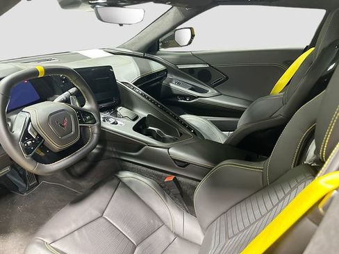 Used 2025 Chevrolet Corvette Stingray Premium Conv w/ Z51 Performance Package RWD image 25
