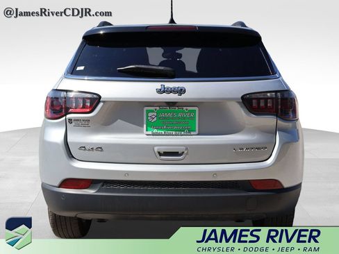 Used 2025 Jeep Compass Limited AWD/4WD image 4