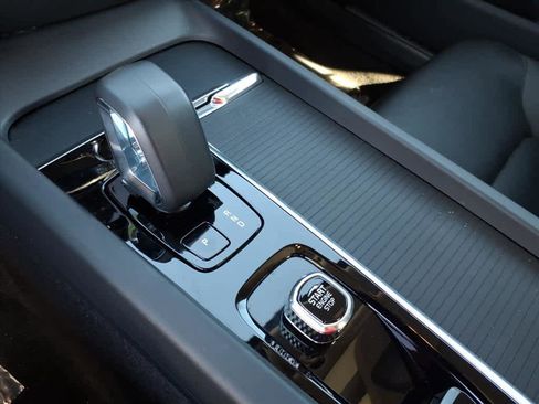 Used 2025 Volvo S60 B5 Core image 41