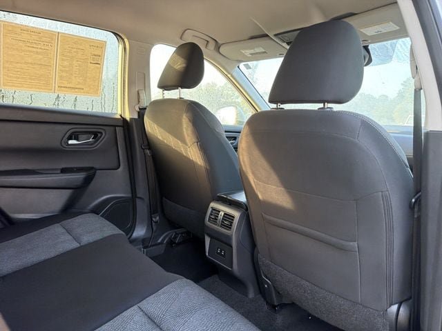 Used 2025 Nissan Rogue SV AWD/4WD image 17
