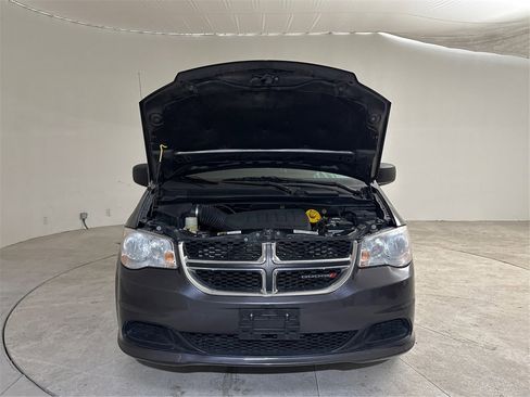 Used 2019 Dodge Grand Caravan SE w/ UConnect Hands-Free Group image 15
