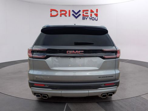 Used 2024 GMC Acadia Elevation w/ Luxury Package image 4