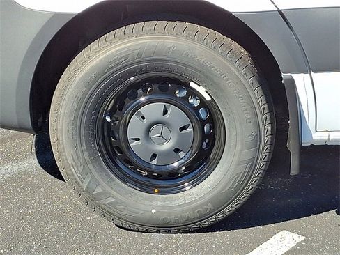 Used 2025 Mercedes-Benz Sprinter 2500 image 8