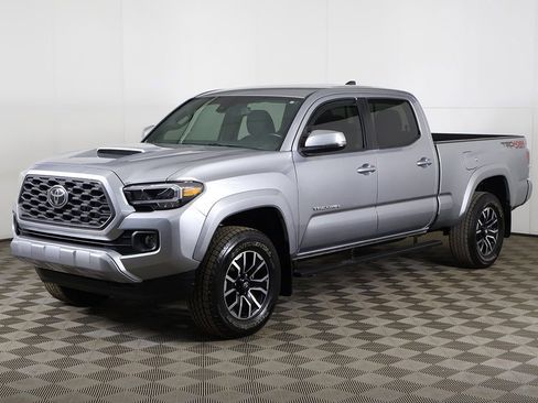 Used 2022 Toyota Tacoma TRD Sport w/ Technology Package image 6