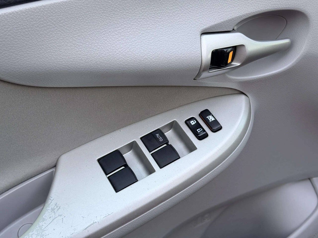 Used 2011 Toyota Corolla LE FWD image 14
