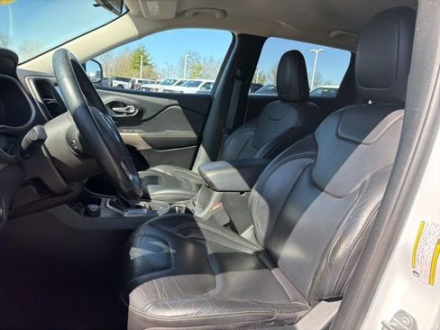 Used 2017 Jeep Cherokee Latitude w/ True North Edition image 19