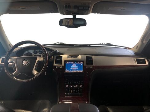 Used 2011 Cadillac Escalade ESV Premium AWD/4WD image 23