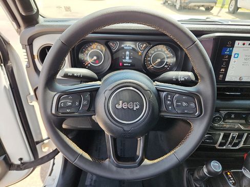 Used 2025 Jeep Gladiator Sport image 17